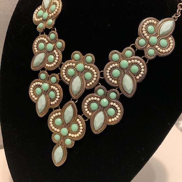 Gorgeous Blue Cabochon Bib Necklace - Picture 3 of 9